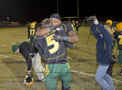 Thumbnail 1 in Yulee's Derrick Henry breaks national rushing record photogallery.