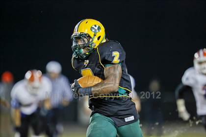 Thumbnail 1 in Yulee's Derrick Henry breaks national rushing record photogallery.