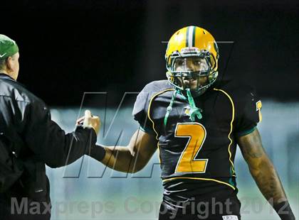 Thumbnail 2 in Yulee's Derrick Henry breaks national rushing record photogallery.