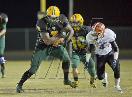 Thumbnail 2 in Yulee's Derrick Henry breaks national rushing record photogallery.