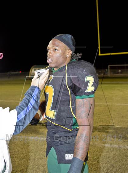 Thumbnail 1 in Yulee's Derrick Henry breaks national rushing record photogallery.