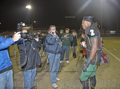 Thumbnail 2 in Yulee's Derrick Henry breaks national rushing record photogallery.