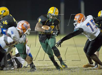 Thumbnail 2 in Yulee's Derrick Henry breaks national rushing record photogallery.