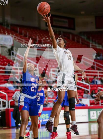 Thumbnail 1 in Beaumont United vs. West Brook photogallery.
