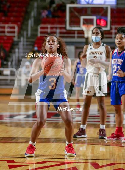 Thumbnail 1 in Beaumont United vs. West Brook photogallery.