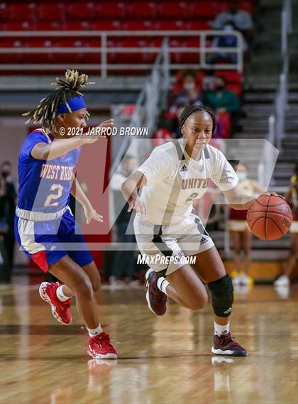 Thumbnail 3 in Beaumont United vs. West Brook photogallery.