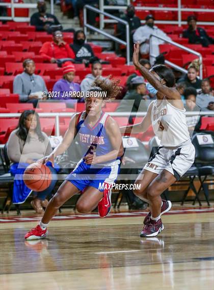 Thumbnail 3 in Beaumont United vs. West Brook photogallery.