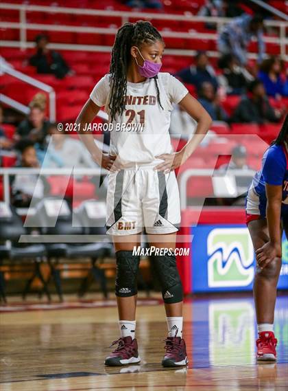 Thumbnail 3 in Beaumont United vs. West Brook photogallery.