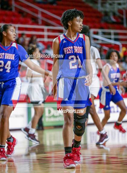 Thumbnail 3 in Beaumont United vs. West Brook photogallery.