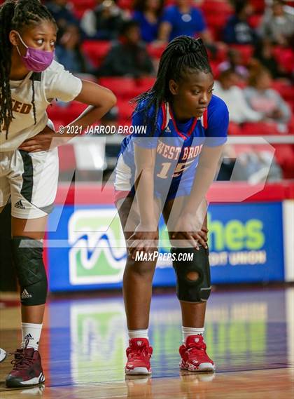 Thumbnail 3 in Beaumont United vs. West Brook photogallery.