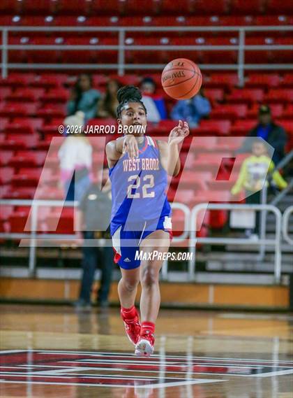 Thumbnail 3 in Beaumont United vs. West Brook photogallery.