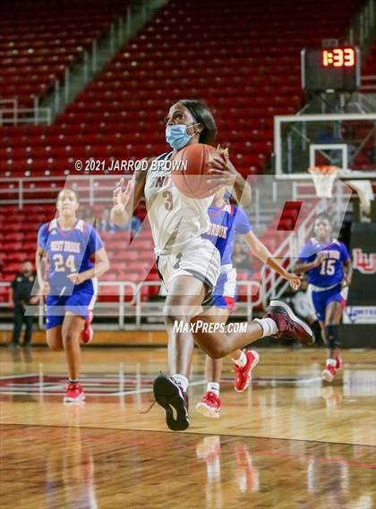 Thumbnail 1 in Beaumont United vs. West Brook photogallery.