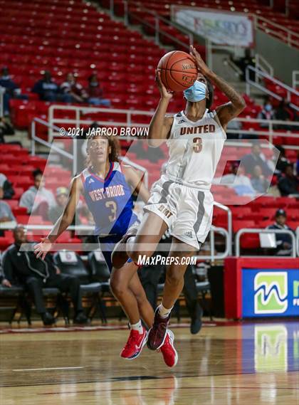 Thumbnail 3 in Beaumont United vs. West Brook photogallery.