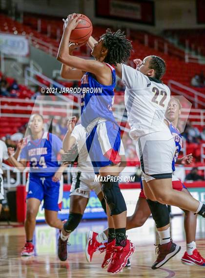 Thumbnail 2 in Beaumont United vs. West Brook photogallery.