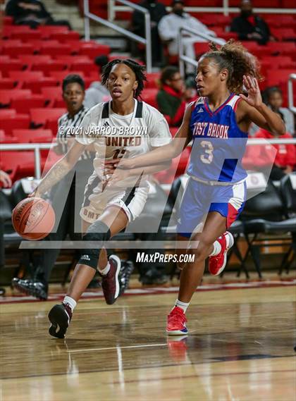 Thumbnail 2 in Beaumont United vs. West Brook photogallery.