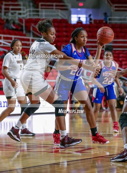 Thumbnail 3 in Beaumont United vs. West Brook photogallery.