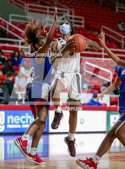 Thumbnail 3 in Beaumont United vs. West Brook photogallery.