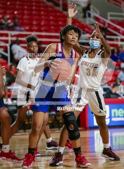 Thumbnail 2 in Beaumont United vs. West Brook photogallery.