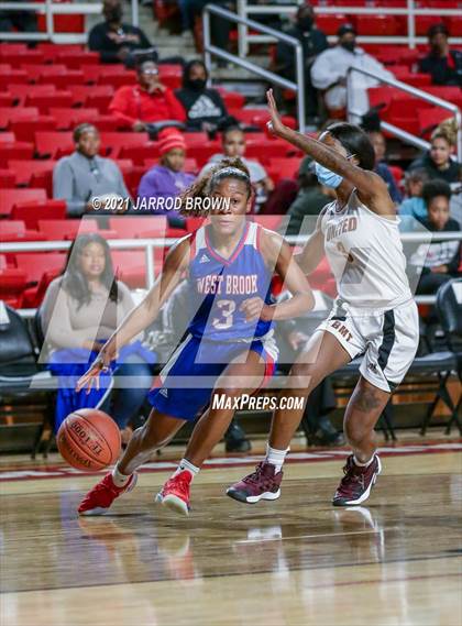 Thumbnail 1 in Beaumont United vs. West Brook photogallery.