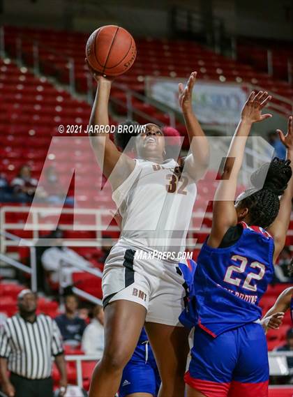 Thumbnail 2 in Beaumont United vs. West Brook photogallery.