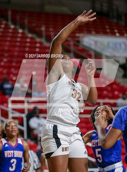 Thumbnail 3 in Beaumont United vs. West Brook photogallery.