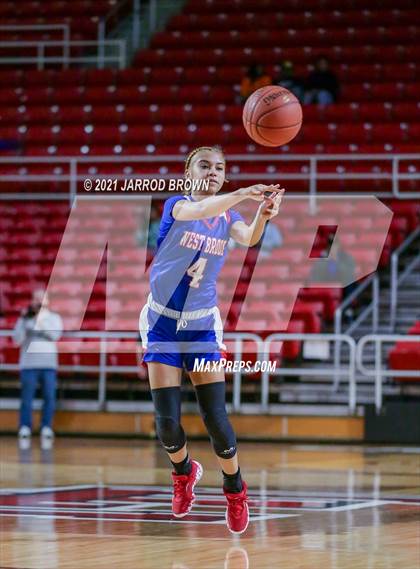 Thumbnail 1 in Beaumont United vs. West Brook photogallery.