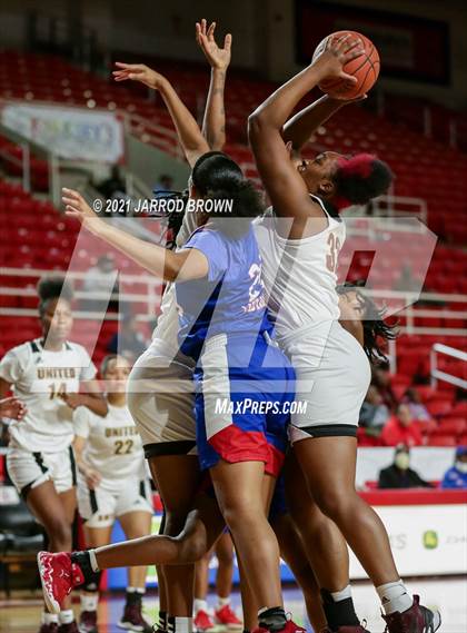 Thumbnail 2 in Beaumont United vs. West Brook photogallery.