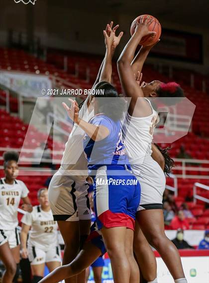 Thumbnail 1 in Beaumont United vs. West Brook photogallery.