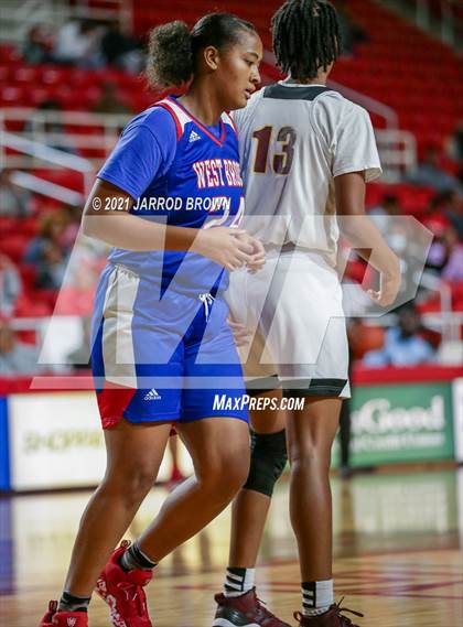 Thumbnail 3 in Beaumont United vs. West Brook photogallery.