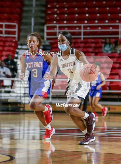 Thumbnail 3 in Beaumont United vs. West Brook photogallery.