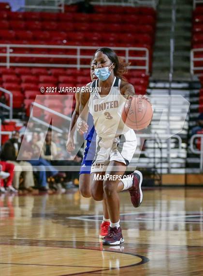 Thumbnail 1 in Beaumont United vs. West Brook photogallery.
