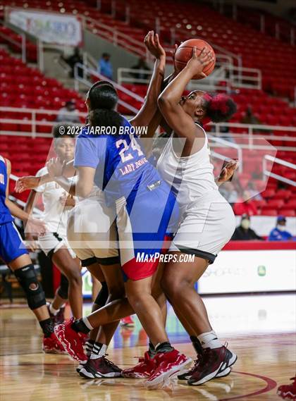 Thumbnail 3 in Beaumont United vs. West Brook photogallery.