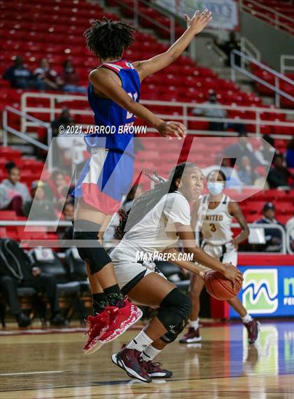 Thumbnail 1 in Beaumont United vs. West Brook photogallery.