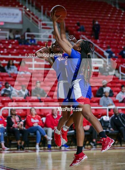 Thumbnail 3 in Beaumont United vs. West Brook photogallery.