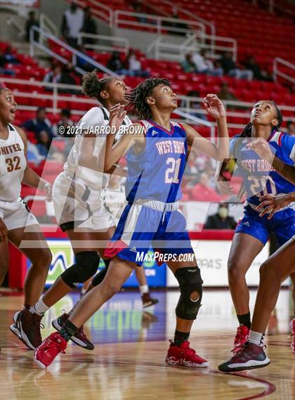 Thumbnail 2 in Beaumont United vs. West Brook photogallery.