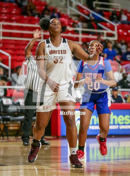 Thumbnail 3 in Beaumont United vs. West Brook photogallery.