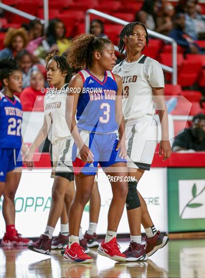 Thumbnail 3 in Beaumont United vs. West Brook photogallery.