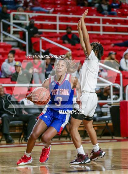 Thumbnail 1 in Beaumont United vs. West Brook photogallery.