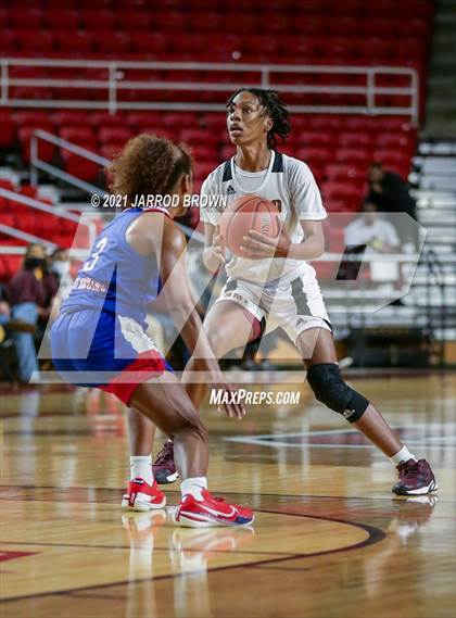 Thumbnail 1 in Beaumont United vs. West Brook photogallery.
