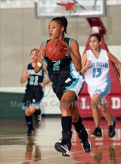 Thumbnail 3 in Pasadena Memorial vs. Rayburn (McDonald's Texas Invitational) photogallery.