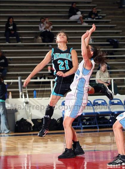 Thumbnail 2 in Pasadena Memorial vs. Rayburn (McDonald's Texas Invitational) photogallery.