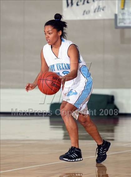 Thumbnail 2 in Pasadena Memorial vs. Rayburn (McDonald's Texas Invitational) photogallery.