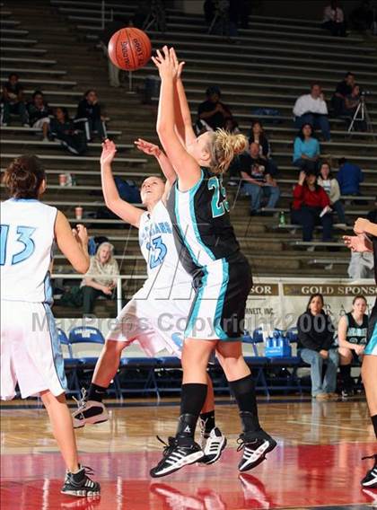 Thumbnail 3 in Pasadena Memorial vs. Rayburn (McDonald's Texas Invitational) photogallery.