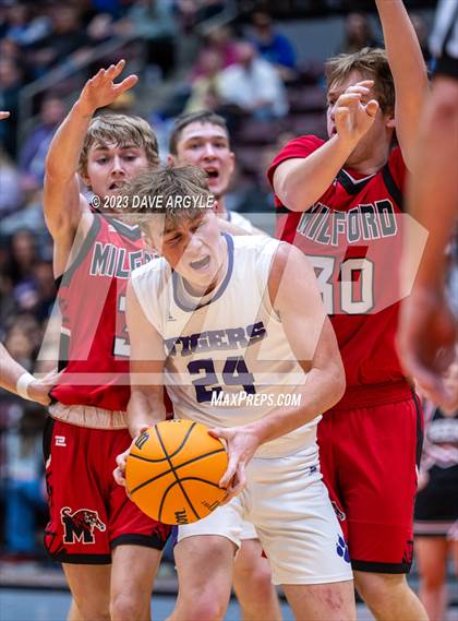 Thumbnail 3 in Milford vs. Tabiona (UHSAA 1A Quarterfinal) photogallery.