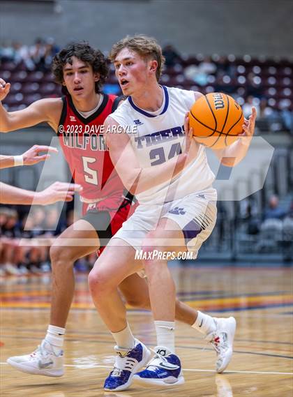 Thumbnail 3 in Milford vs. Tabiona (UHSAA 1A Quarterfinal) photogallery.
