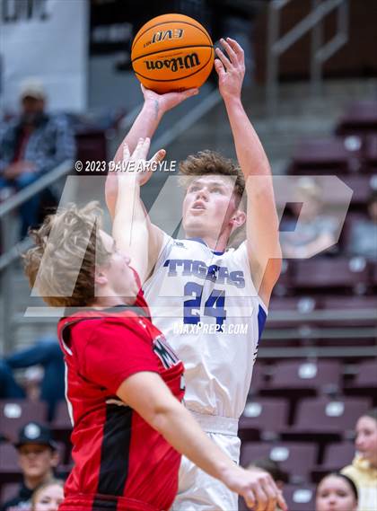 Thumbnail 2 in Milford vs. Tabiona (UHSAA 1A Quarterfinal) photogallery.