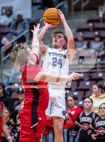 Thumbnail 1 in Milford vs. Tabiona (UHSAA 1A Quarterfinal) photogallery.