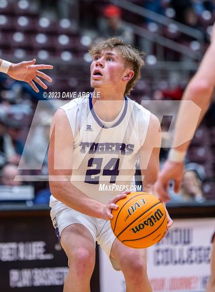 Thumbnail 1 in Milford vs. Tabiona (UHSAA 1A Quarterfinal) photogallery.