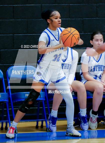 Thumbnail 3 in Robert Bateman vs Paradise Honors (Panther Hoops Classic) photogallery.
