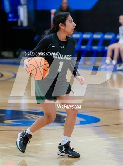 Thumbnail 2 in Robert Bateman vs Paradise Honors (Panther Hoops Classic) photogallery.